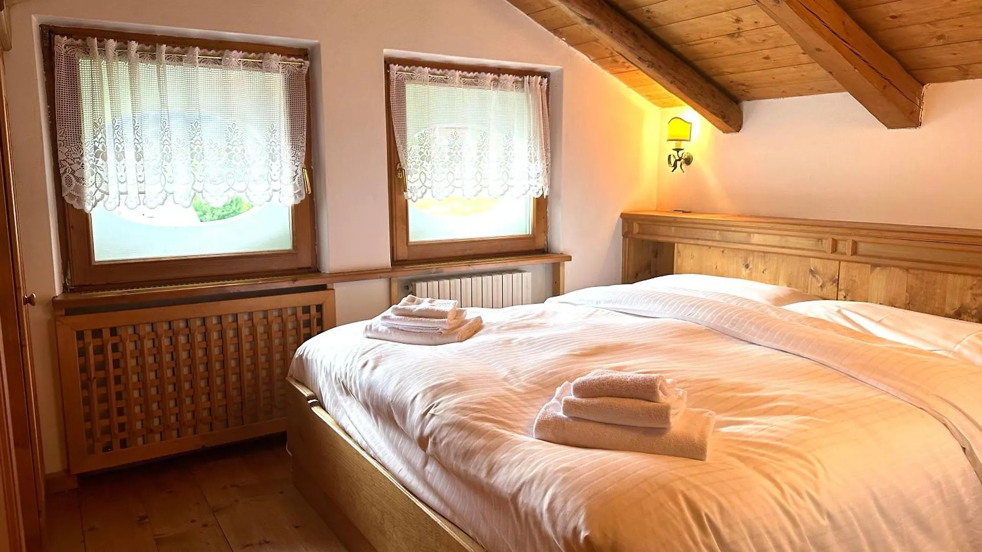 Appartamento Ampezzano Con Ampia Balconata San Vito di Cadore Italy